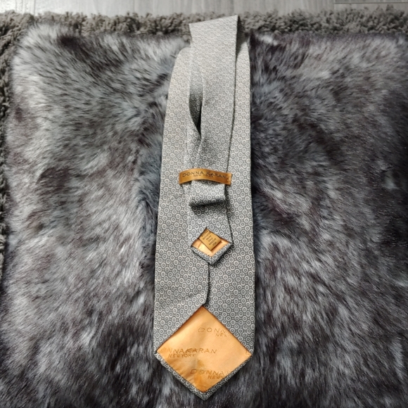 Excellent Vintage Used Condition Men's DONNA KARAN Collection Italian Silk tie - Picture 2 of 6